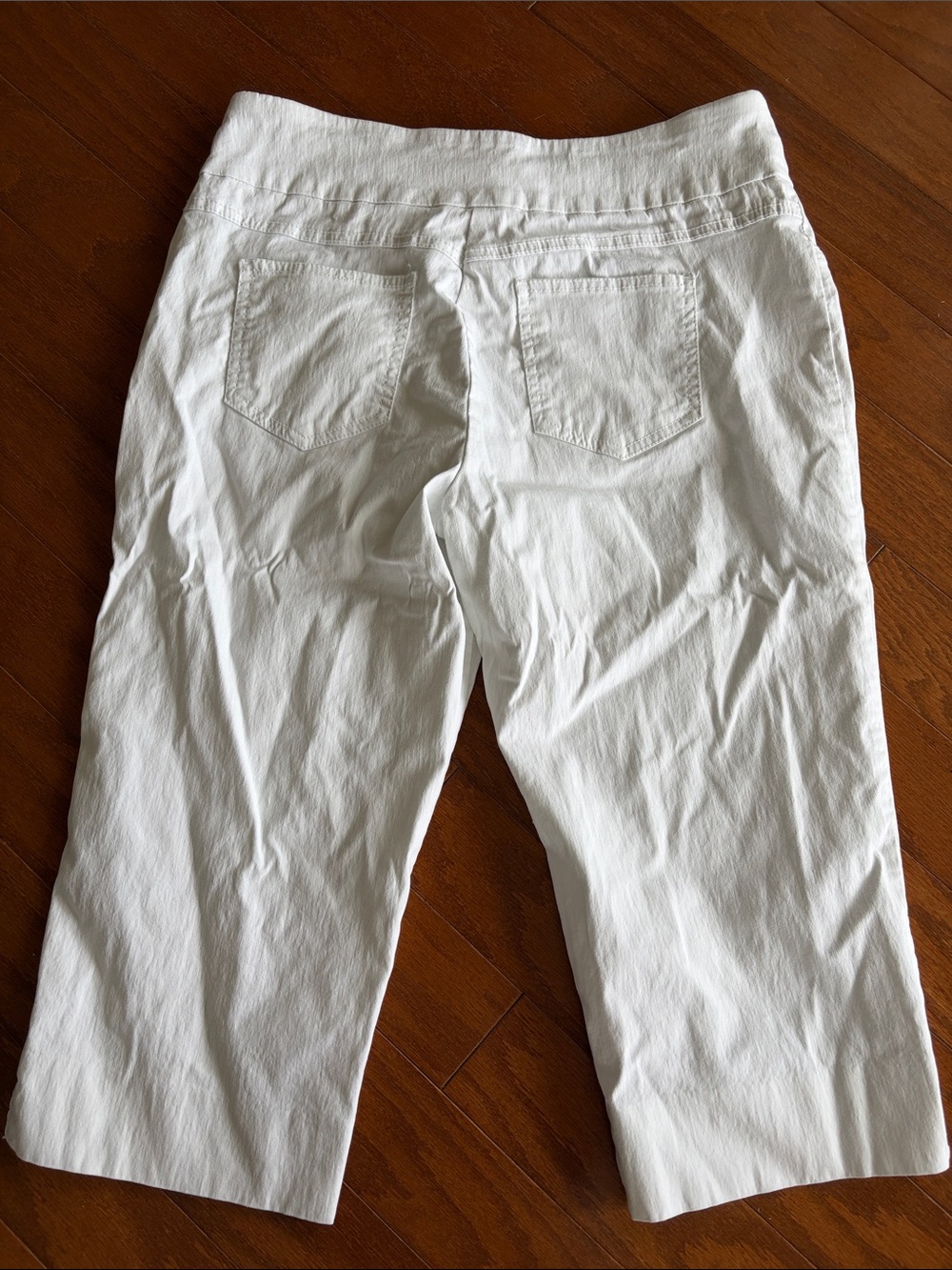 Ruby Rd. White Cropped Pull-On Capris - Picture 3 of 3